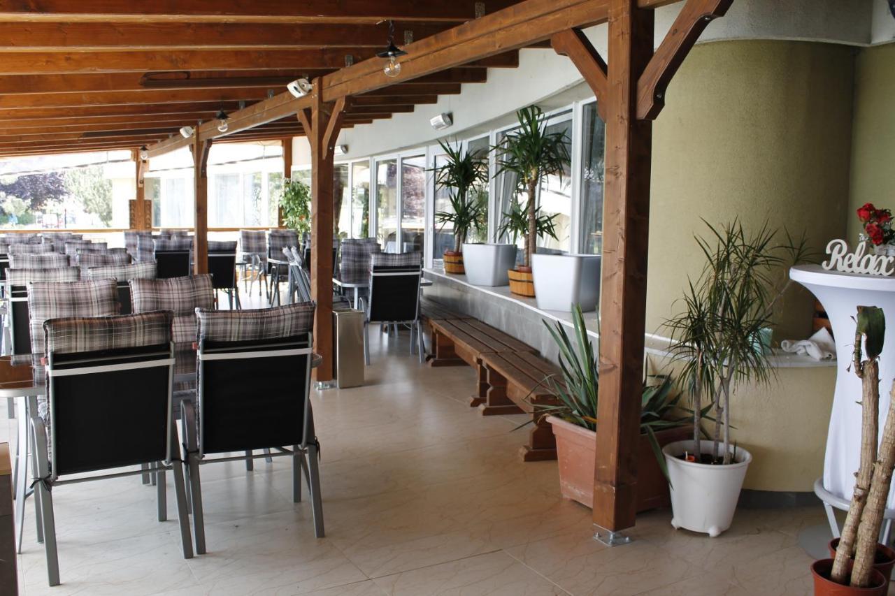 Hotel Zatoka Senec Extérieur photo