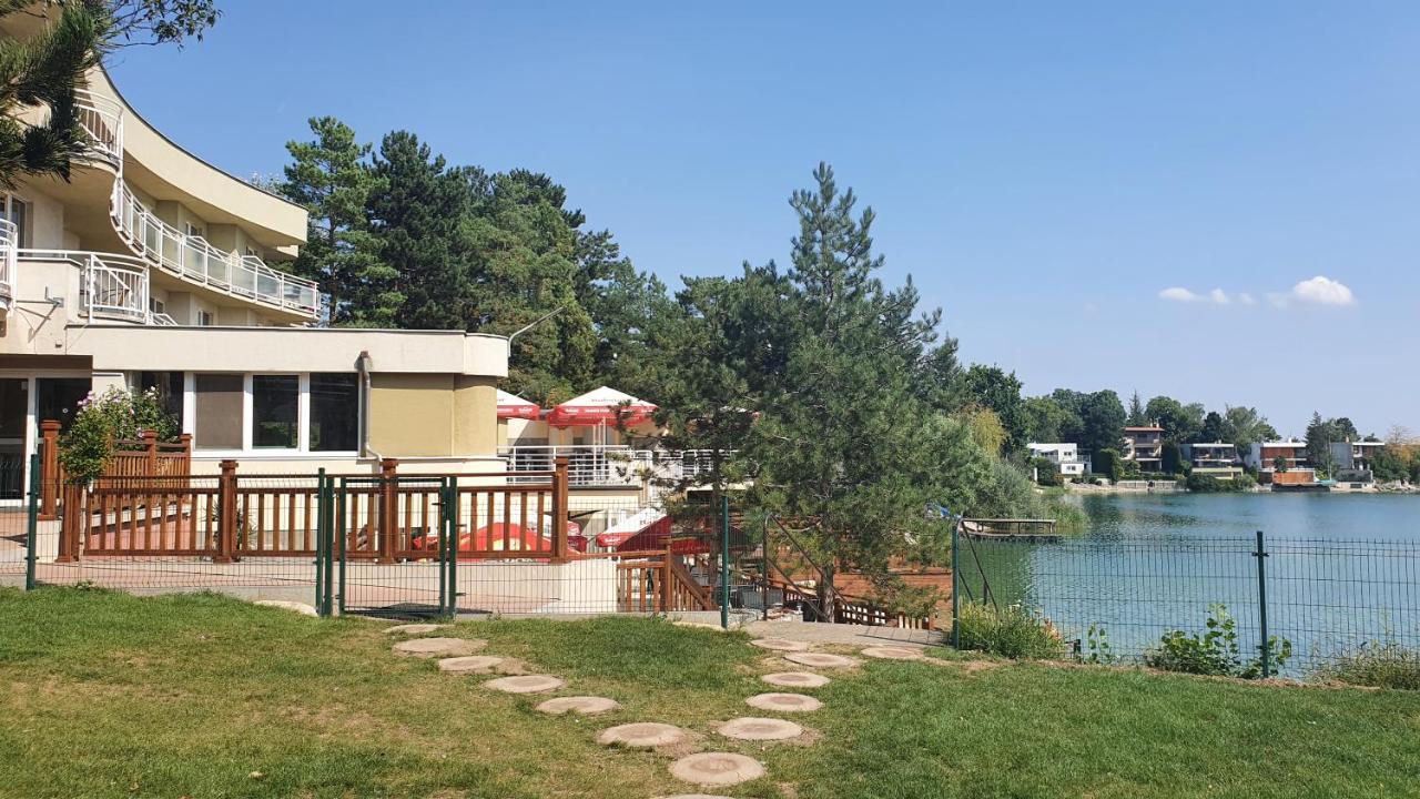 Hotel Zatoka Senec Extérieur photo
