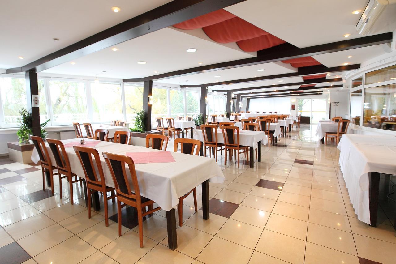 Hotel Zatoka Senec Extérieur photo
