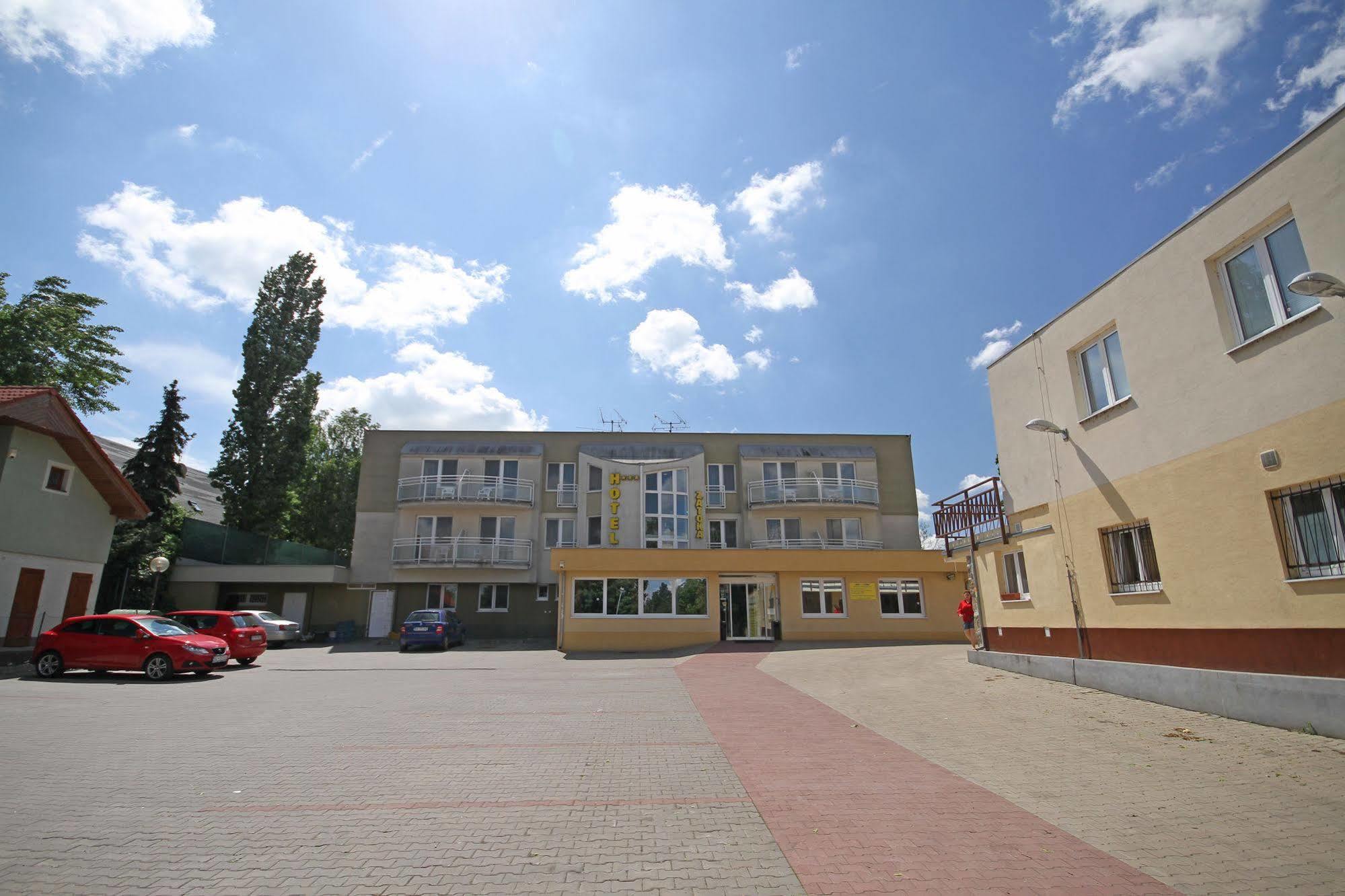 Hotel Zatoka Senec Extérieur photo