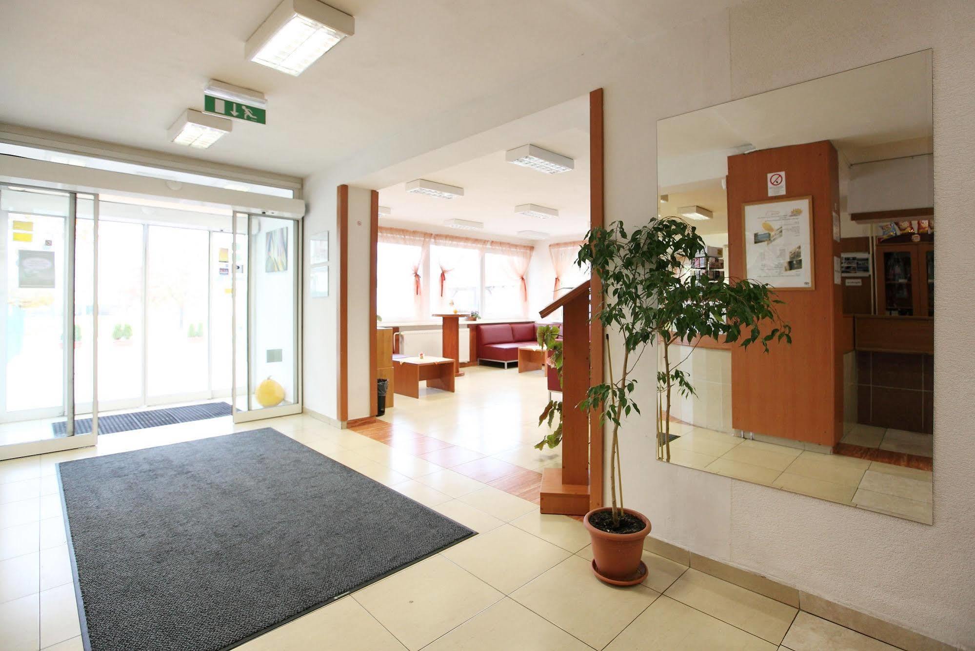 Hotel Zatoka Senec Extérieur photo