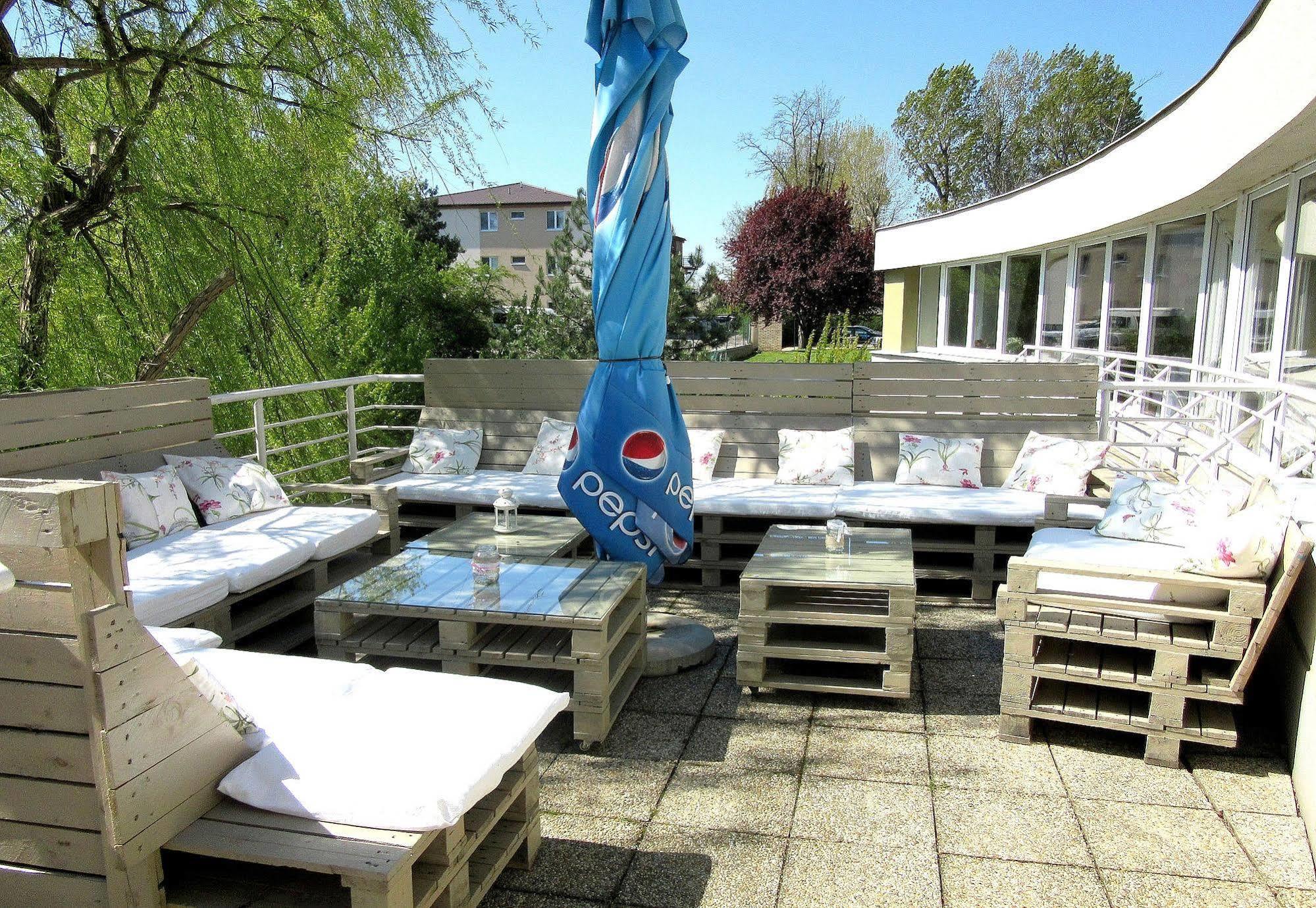 Hotel Zatoka Senec Extérieur photo