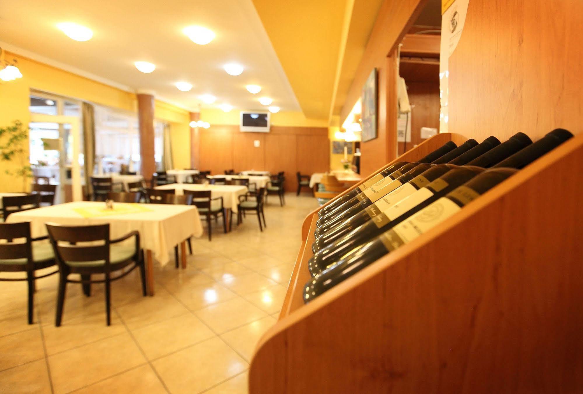 Hotel Zatoka Senec Extérieur photo