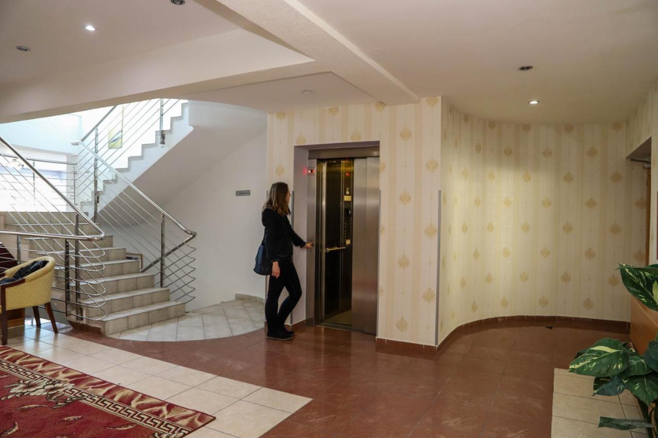 Hotel Zatoka Senec Extérieur photo